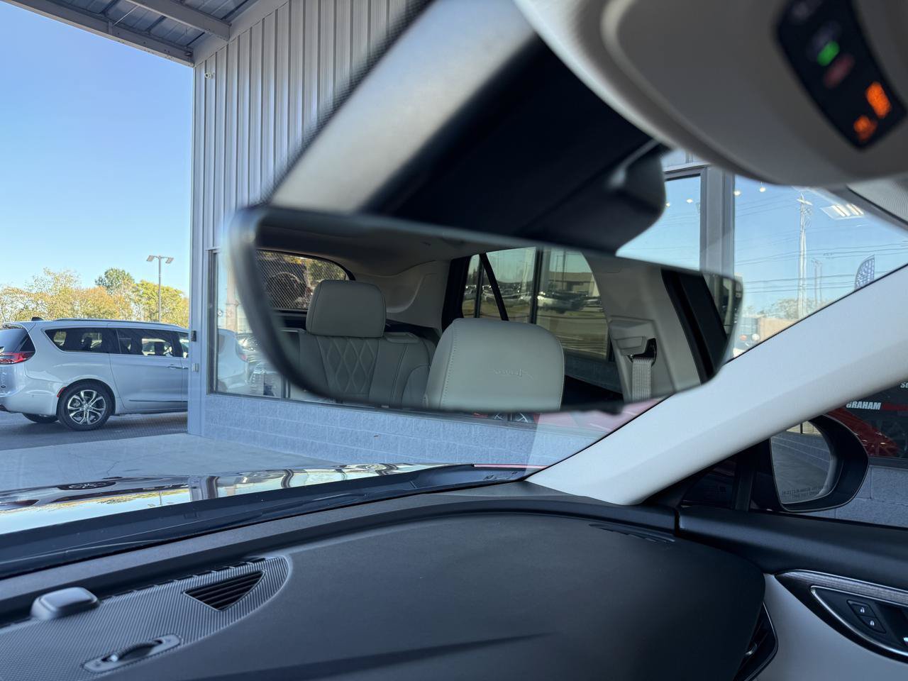Used 2023 Buick Envision Avenir AWD/4WD image 28