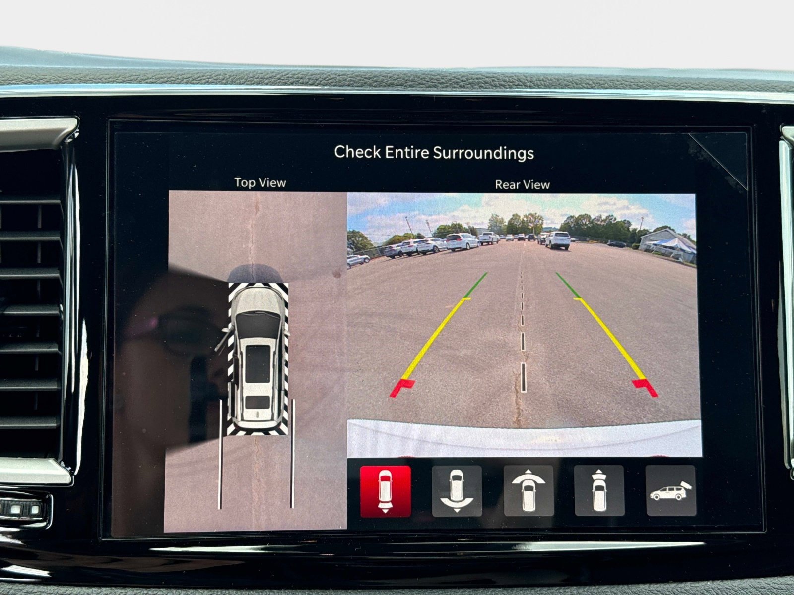 New 2027 Chrysler Pacifica Limited AWD/4WD image 24