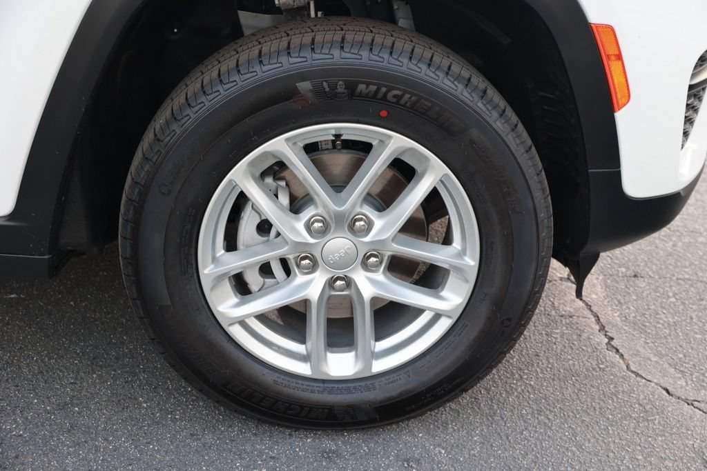 New 2026 Jeep Grand Cherokee Laredo RWD image 8