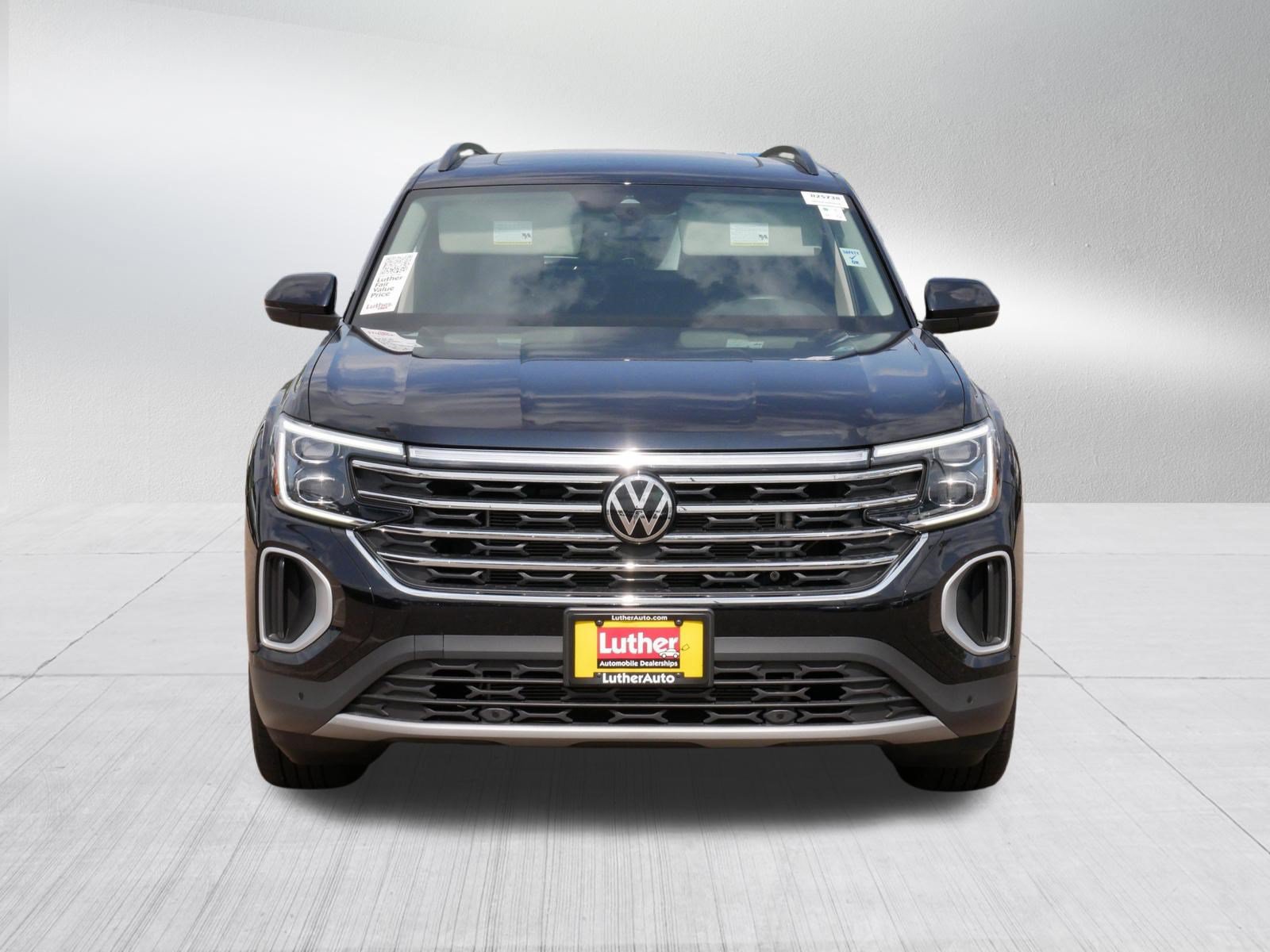 Used 2026 Volkswagen Atlas SE AWD/4WD image 2
