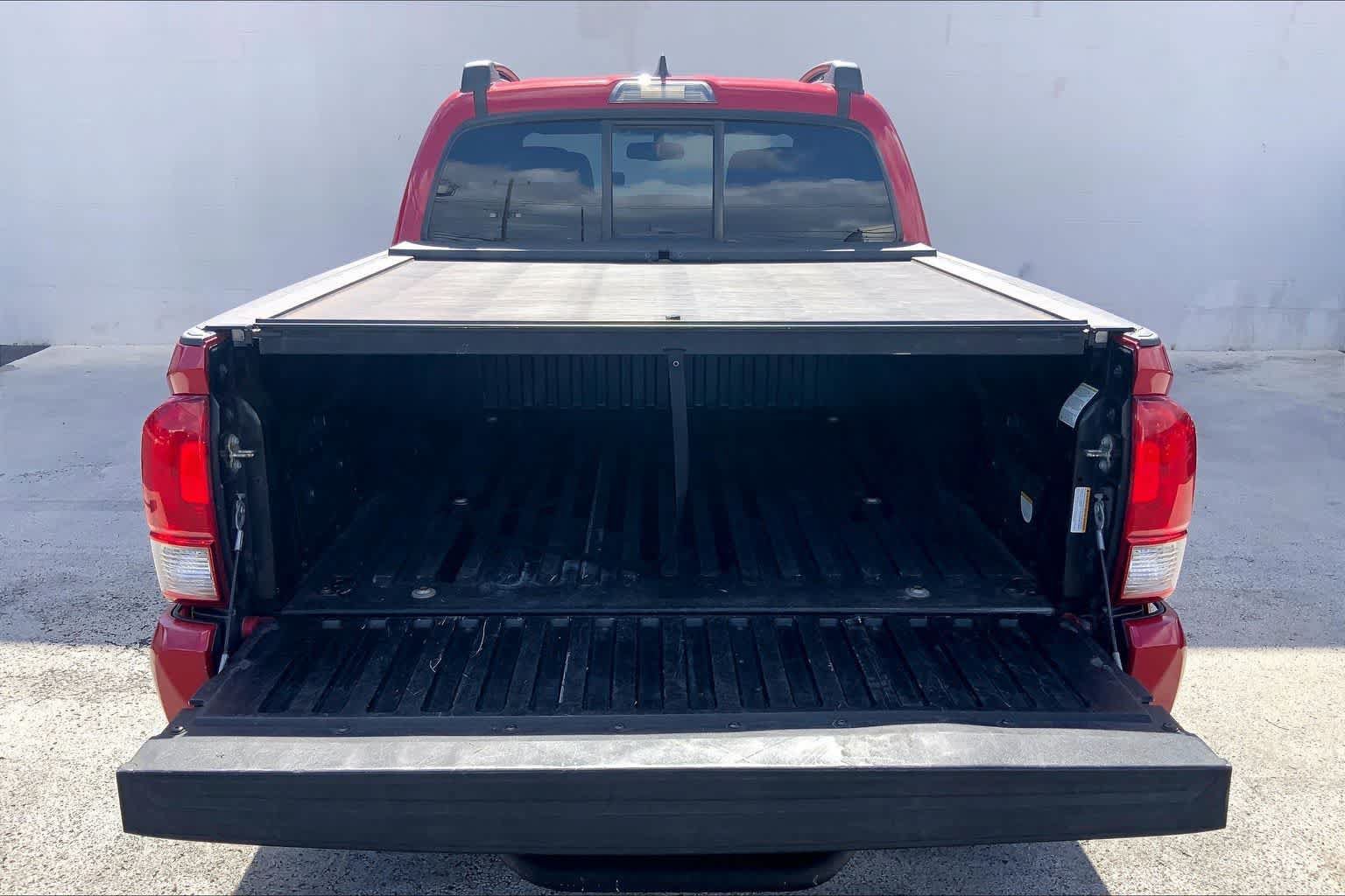 Used 2016 Toyota Tacoma SR AWD/4WD image 18
