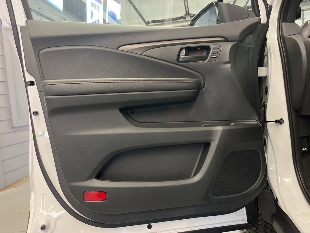 Used 2025 Honda Ridgeline TrailSport image 12