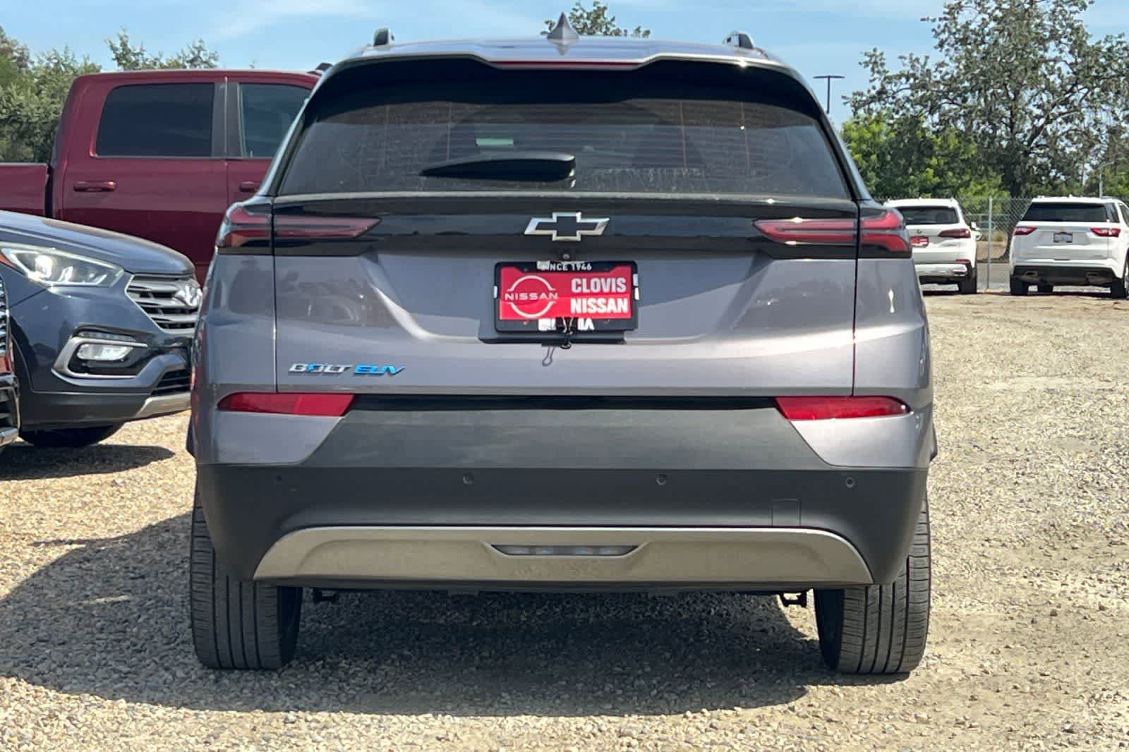 Used 2022 Chevrolet Bolt EUV LT w/ Convenience Package FWD image 8
