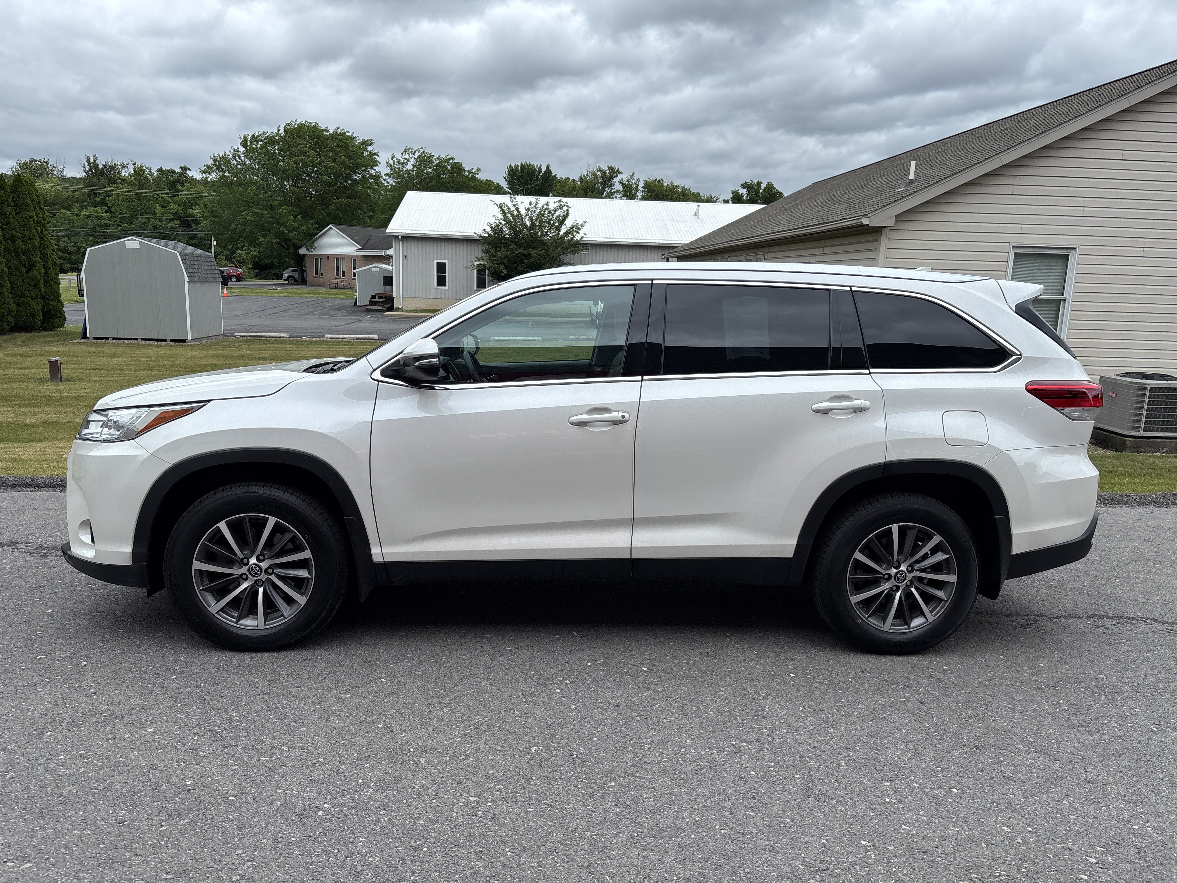 Used 2019 Toyota Highlander XLE AWD/4WD image 7