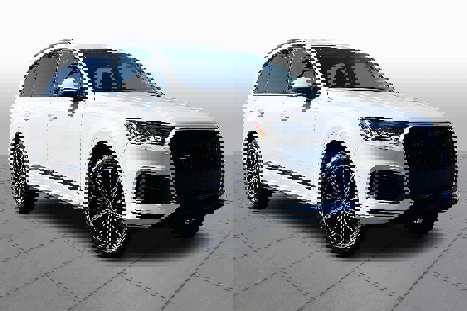 Used 2023 Audi Q7 Premium Plus w/ Premium Plus Package image 2