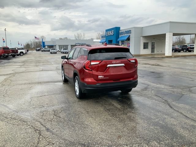 Used 2024 GMC Terrain SLE w/ Driver Convenience Package image 9