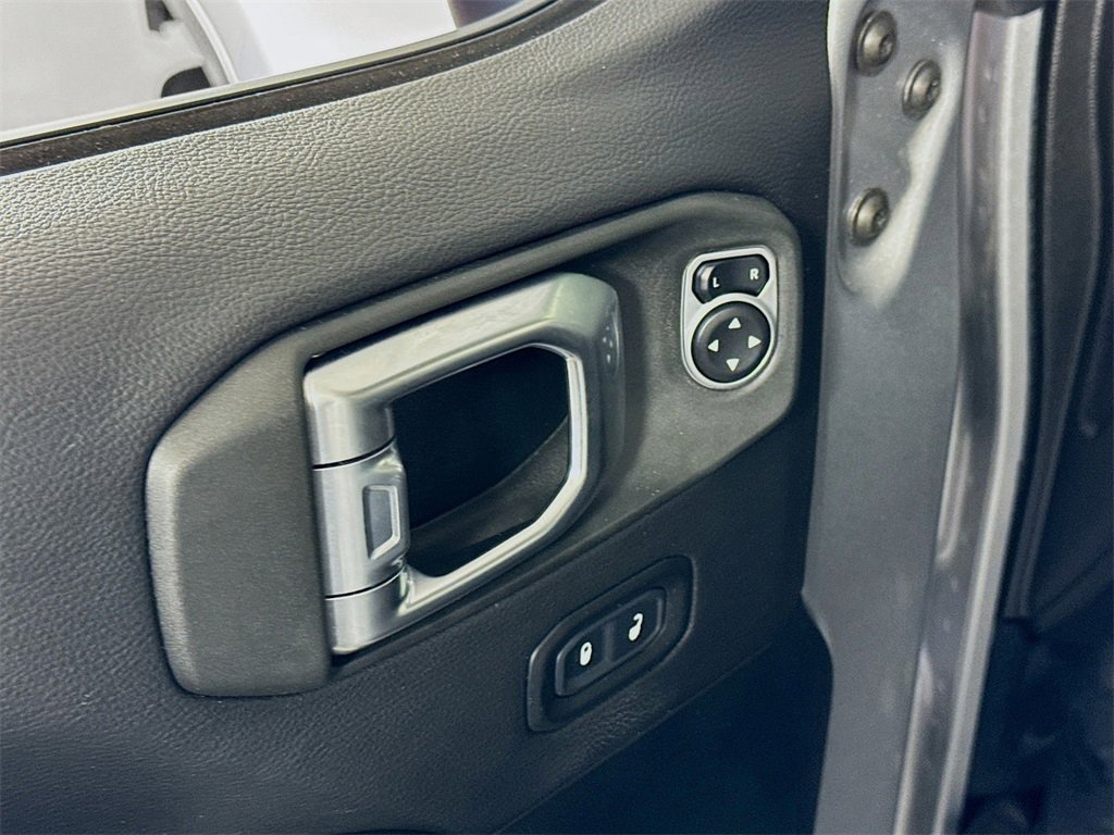 Used 2020 Jeep Wrangler Unlimited Sahara image 18