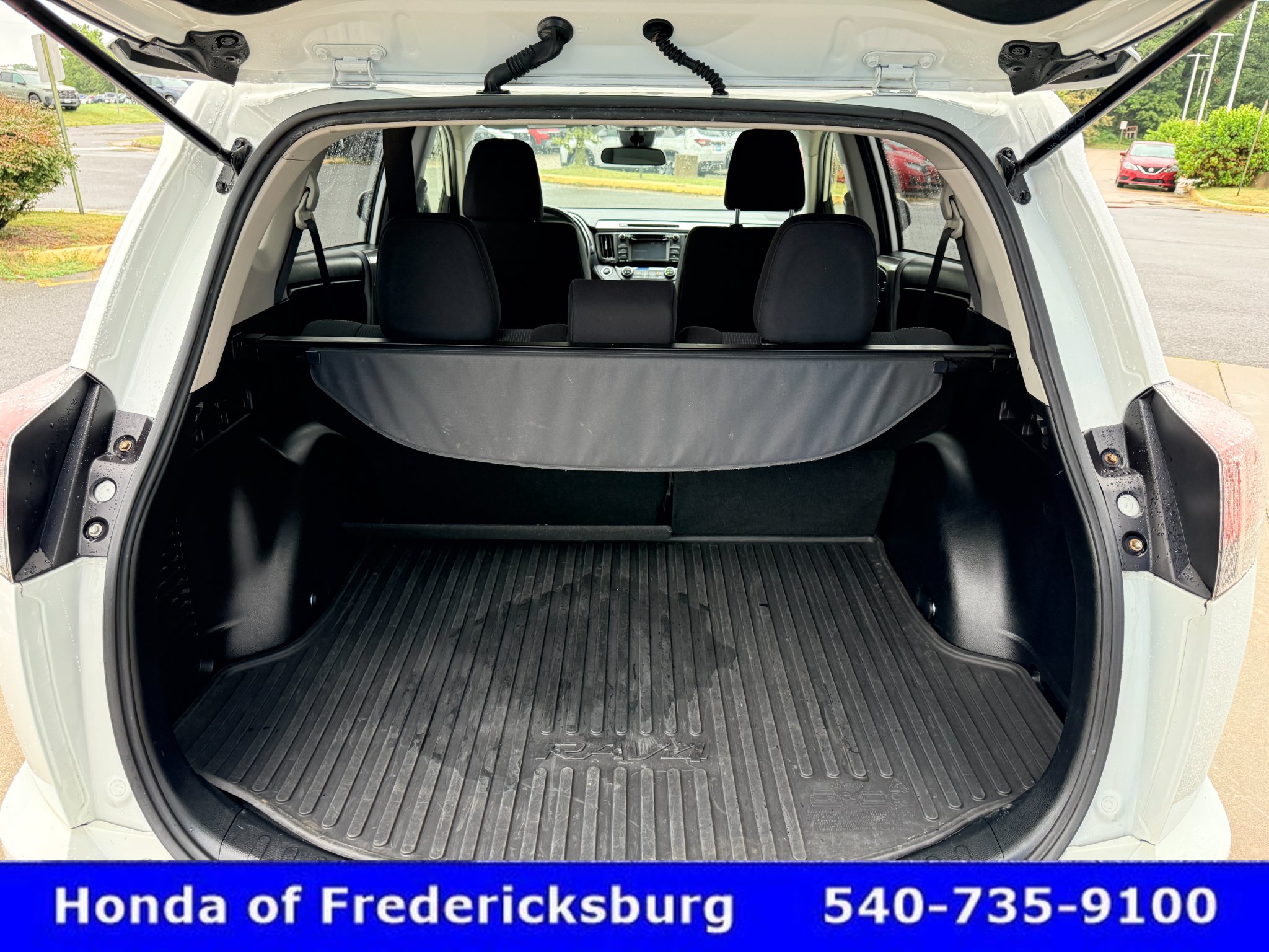Used 2018 Toyota RAV4 XLE w/ Plus Extra Value Package AWD/4WD image 20
