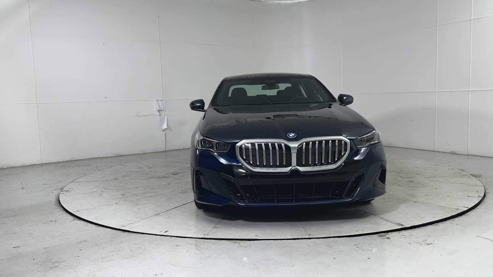 New 2026 BMW 550e xDrive image 7