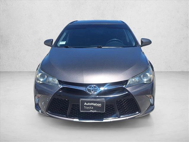 Used 2016 Toyota Camry SE w/ Moonroof Package FWD image 2