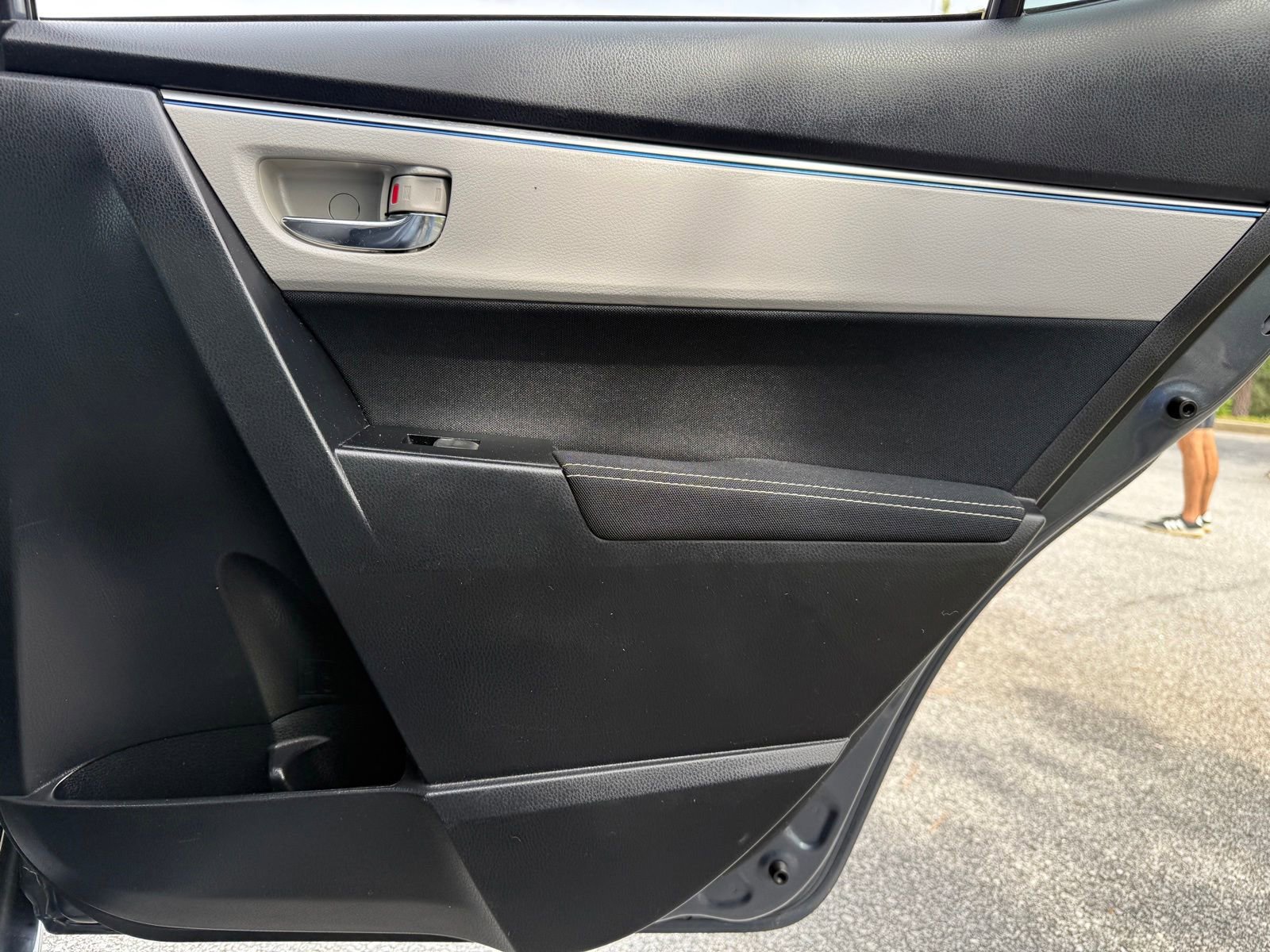 Used 2015 Toyota Corolla LE FWD image 40