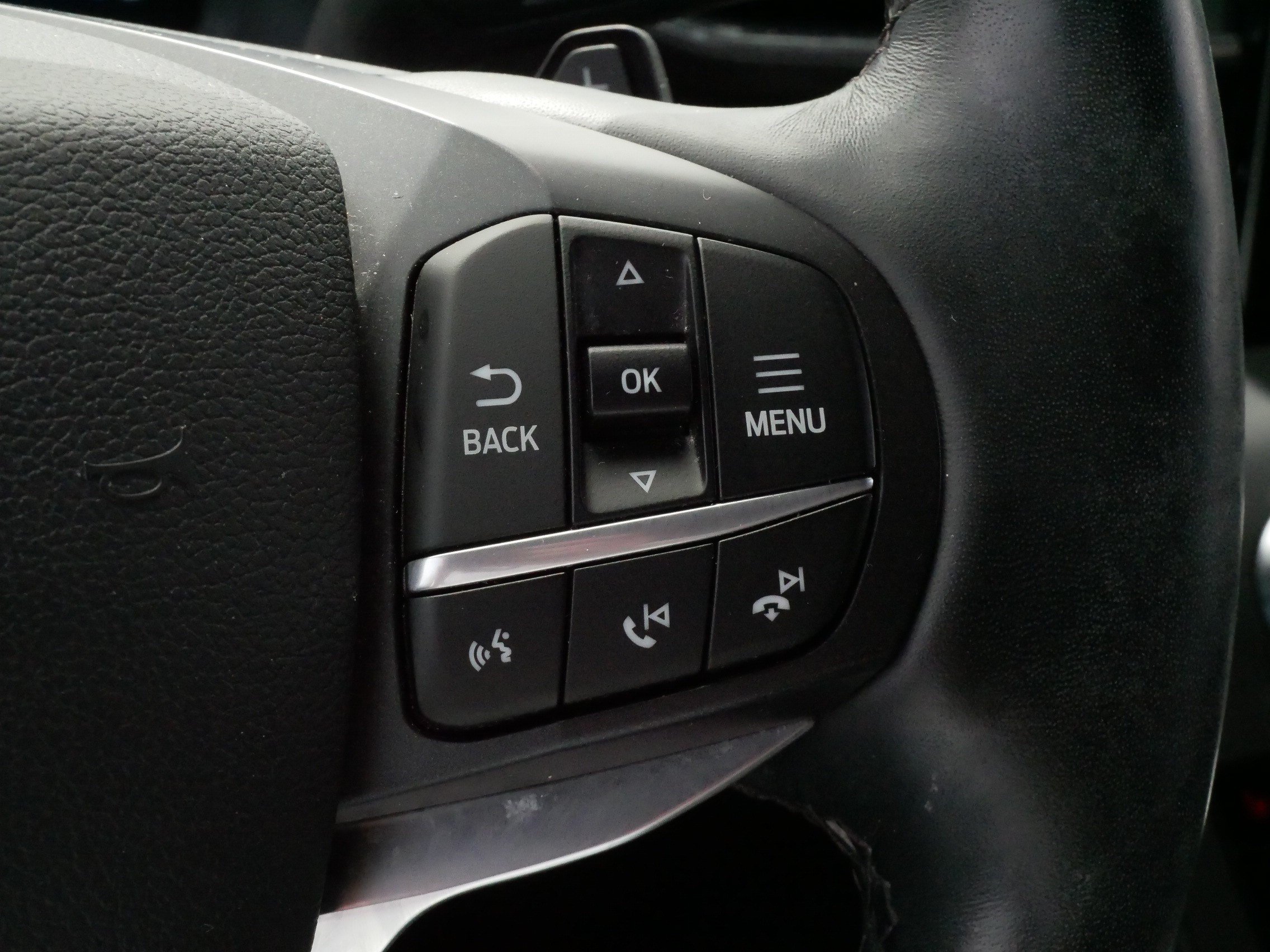 Used 2020 Ford Explorer Platinum w/ Premium Technology Package AWD/4WD image 26