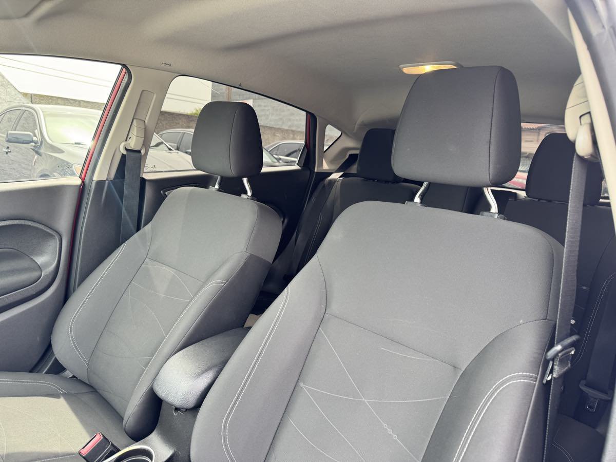 Used 2016 Ford Fiesta SE FWD image 38