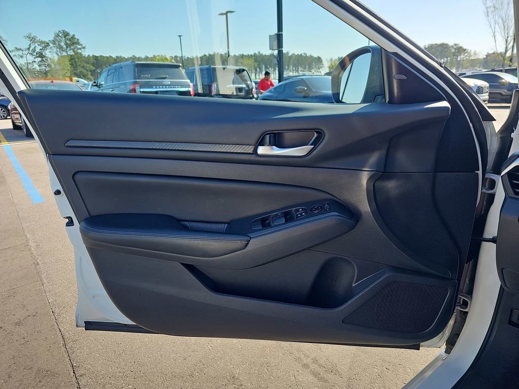 Used 2025 Nissan Altima 2.5 SV image 30