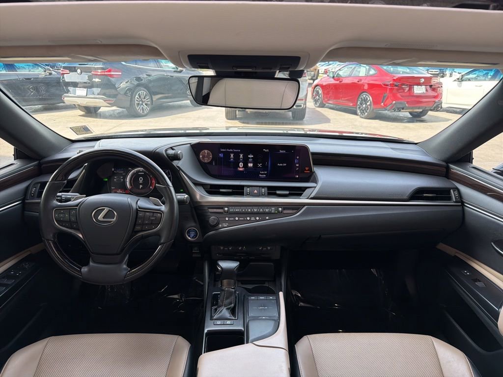 Used 2019 Lexus ES 300h w/ Premium Package image 14