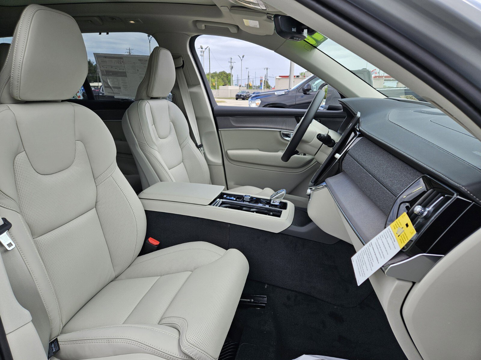 New 2026 Volvo XC90 B6 Ultra w/ Protection Package Premier AWD/4WD image 12