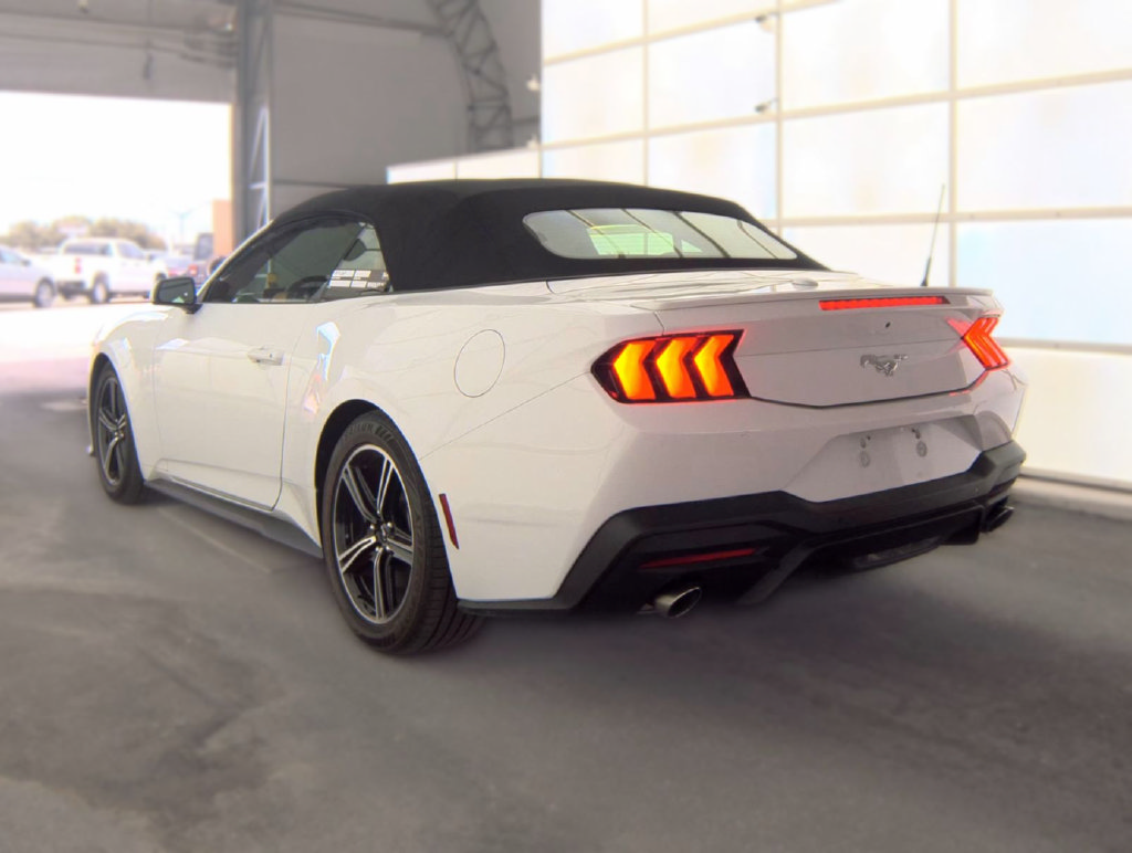 Used 2025 Ford Mustang Premium RWD image 3