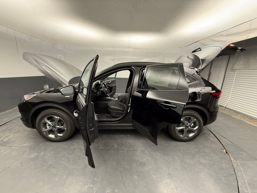 New 2026 Ford Escape ST-Line w/ Cold Weather Package AWD/4WD image 17