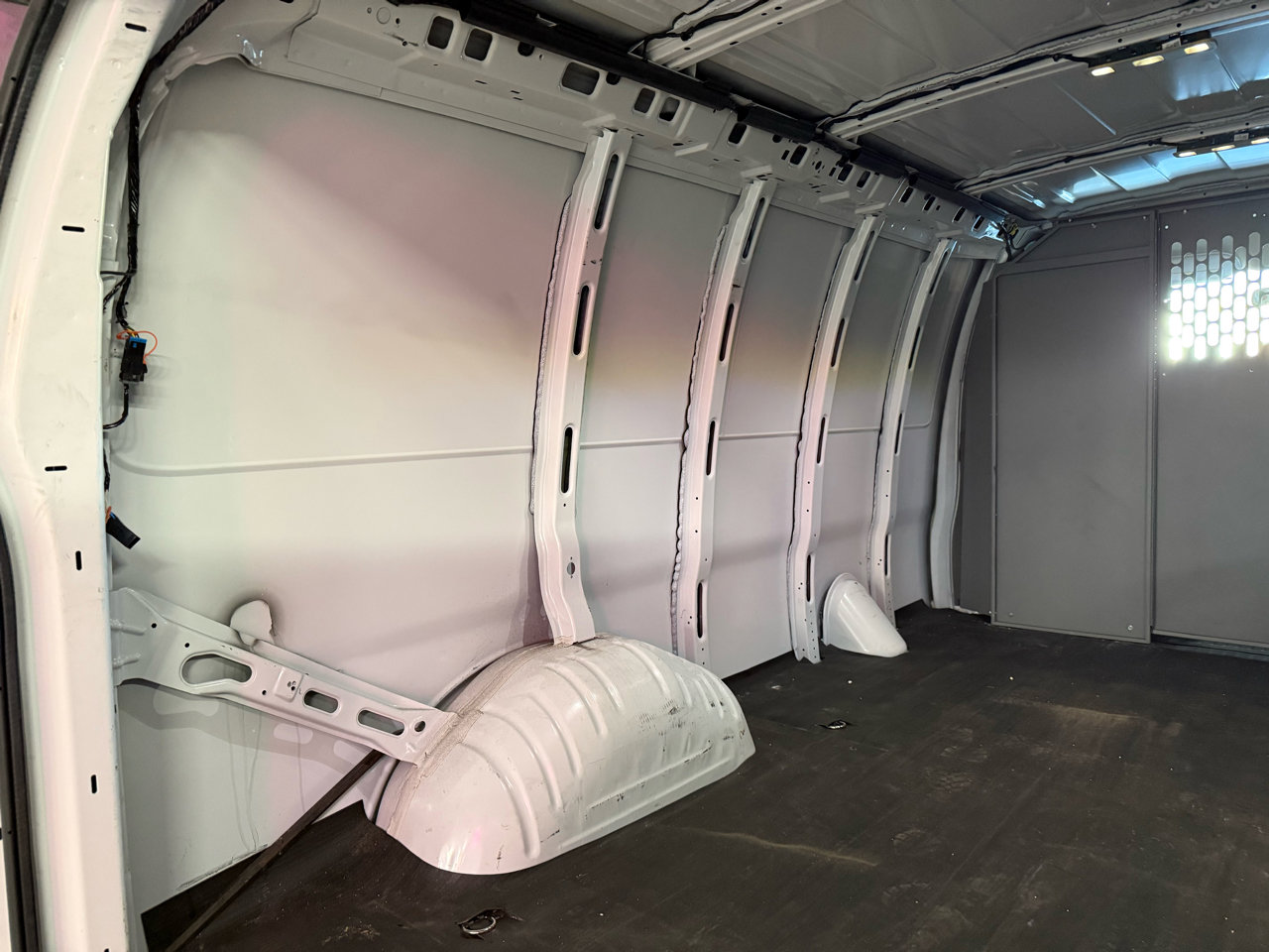 Used 2023 GMC Savana 2500 w/ Driver Convenience Package image 16