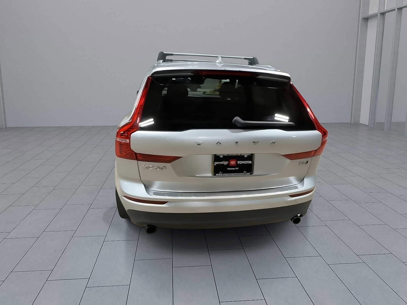 Used 2018 Volvo XC60 T6 Momentum w/ Advanced Package AWD/4WD image 7