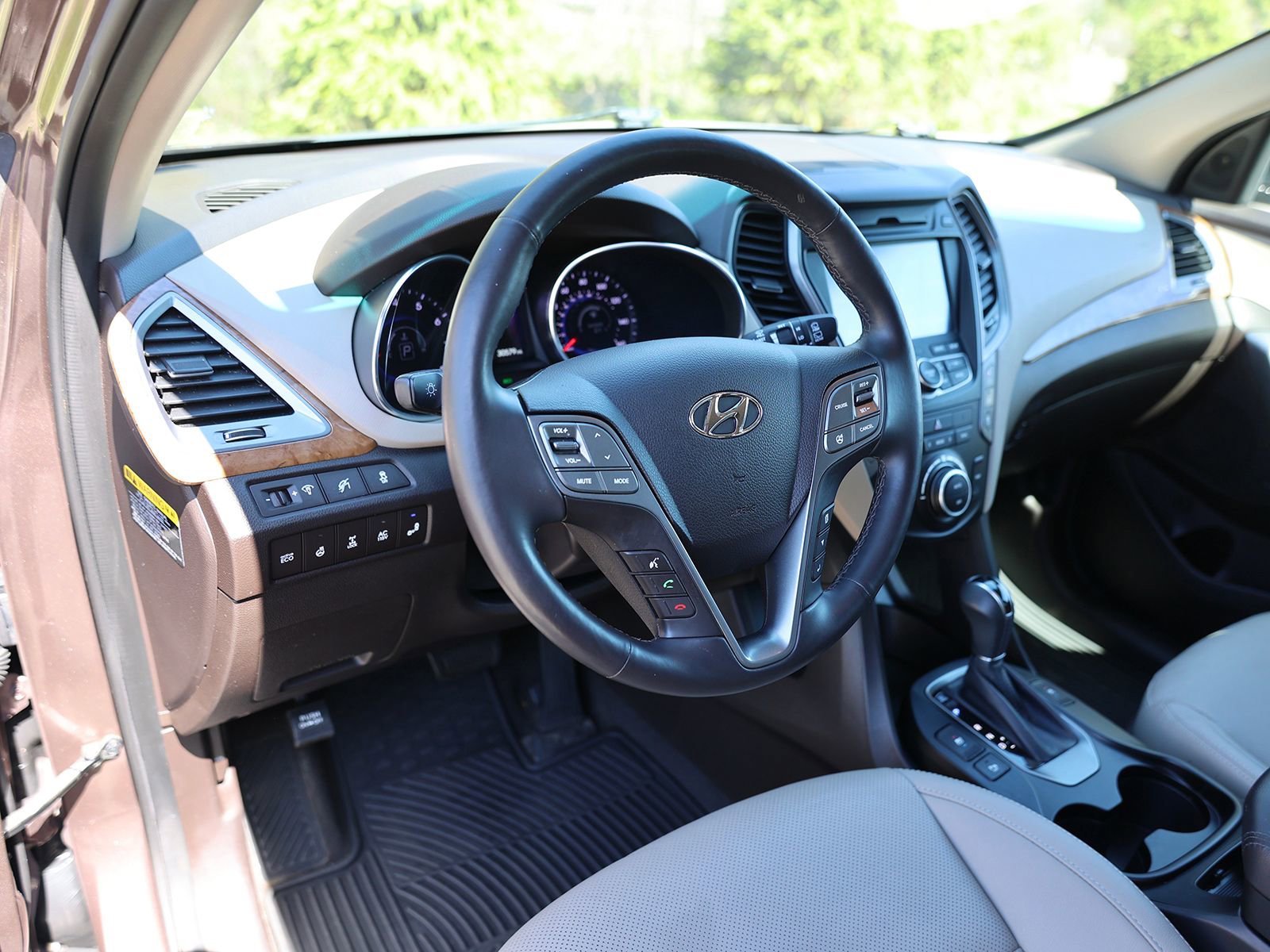 Used 2015 Hyundai Santa Fe GLS w/ Option Group 03 AWD/4WD image 17