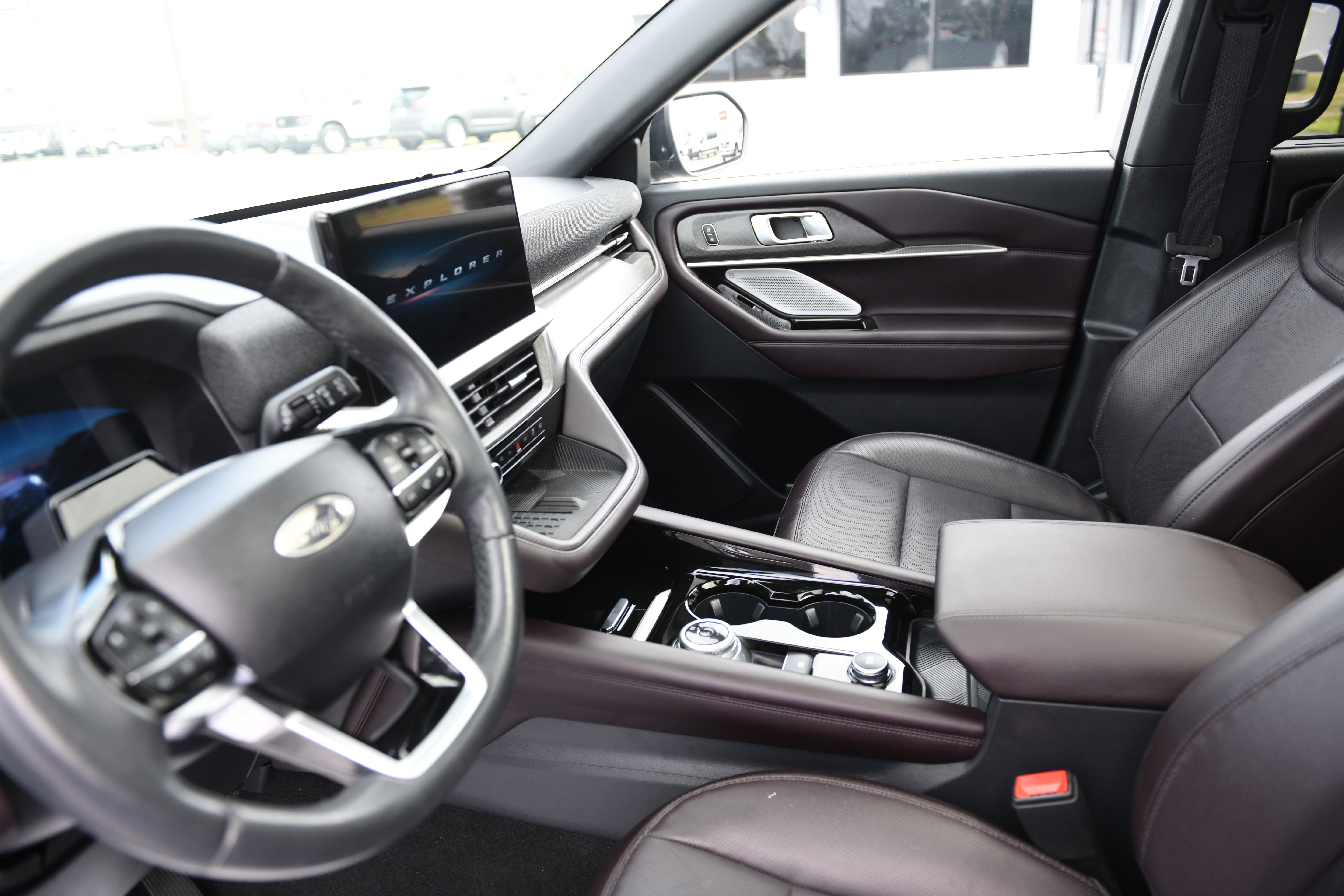 Used 2025 Ford Explorer Platinum image 18