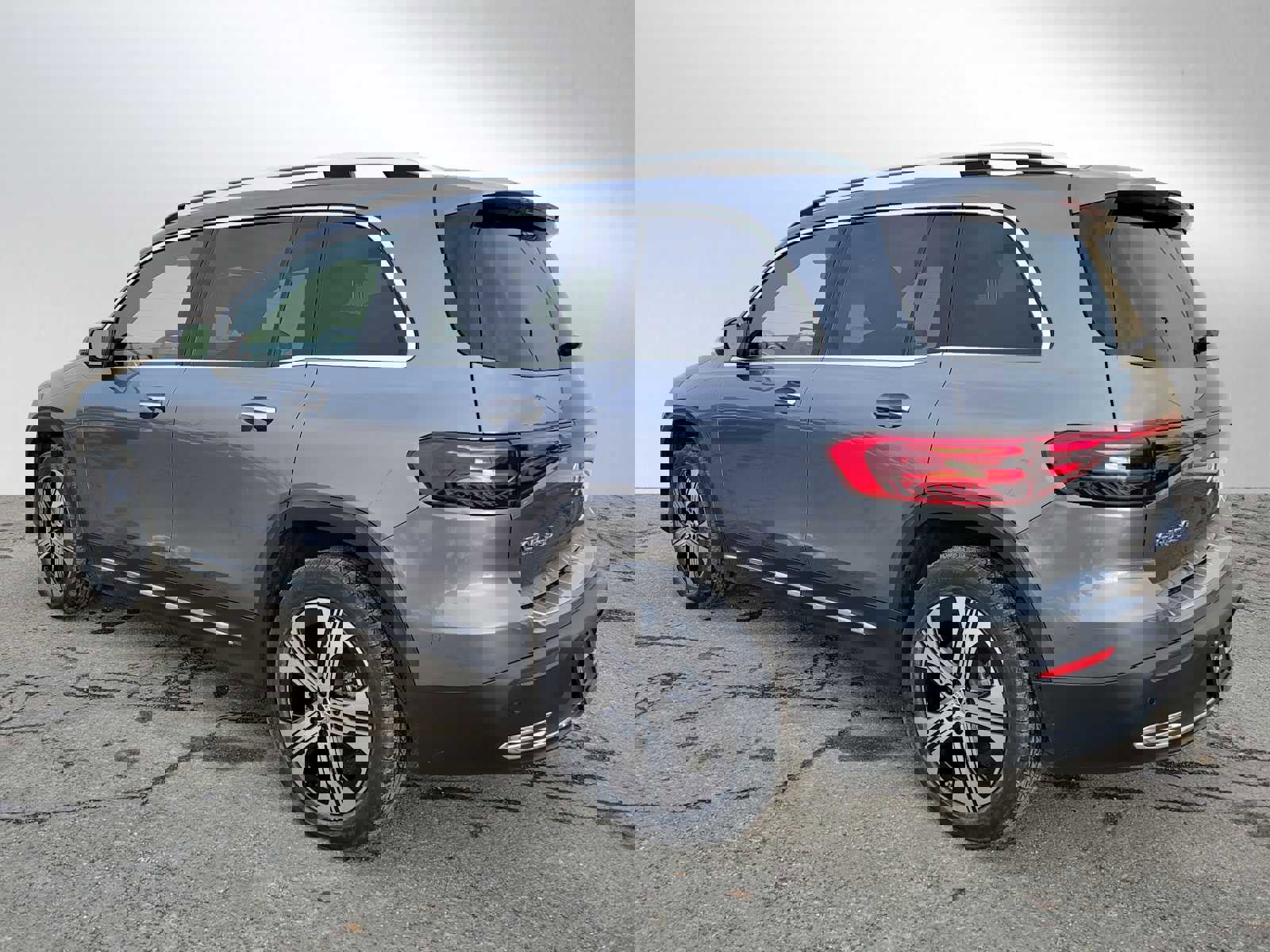 Used 2025 Mercedes-Benz EQB 350 4MATIC SUV image 6