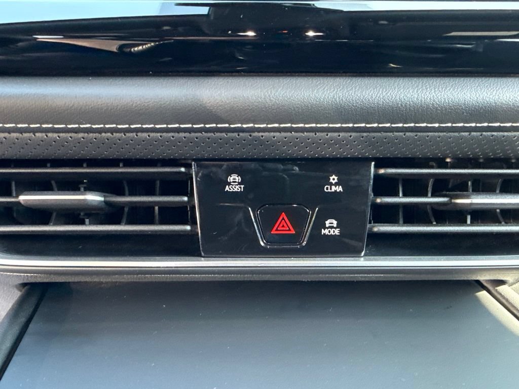 Certified 2024 Volkswagen Atlas Cross Sport SE AWD/4WD image 19