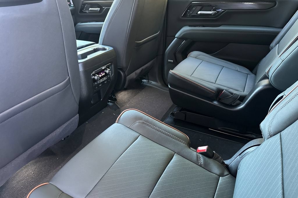 New 2026 GMC Yukon XL AT4 w/ AT4 Premium Plus Package AWD/4WD image 12