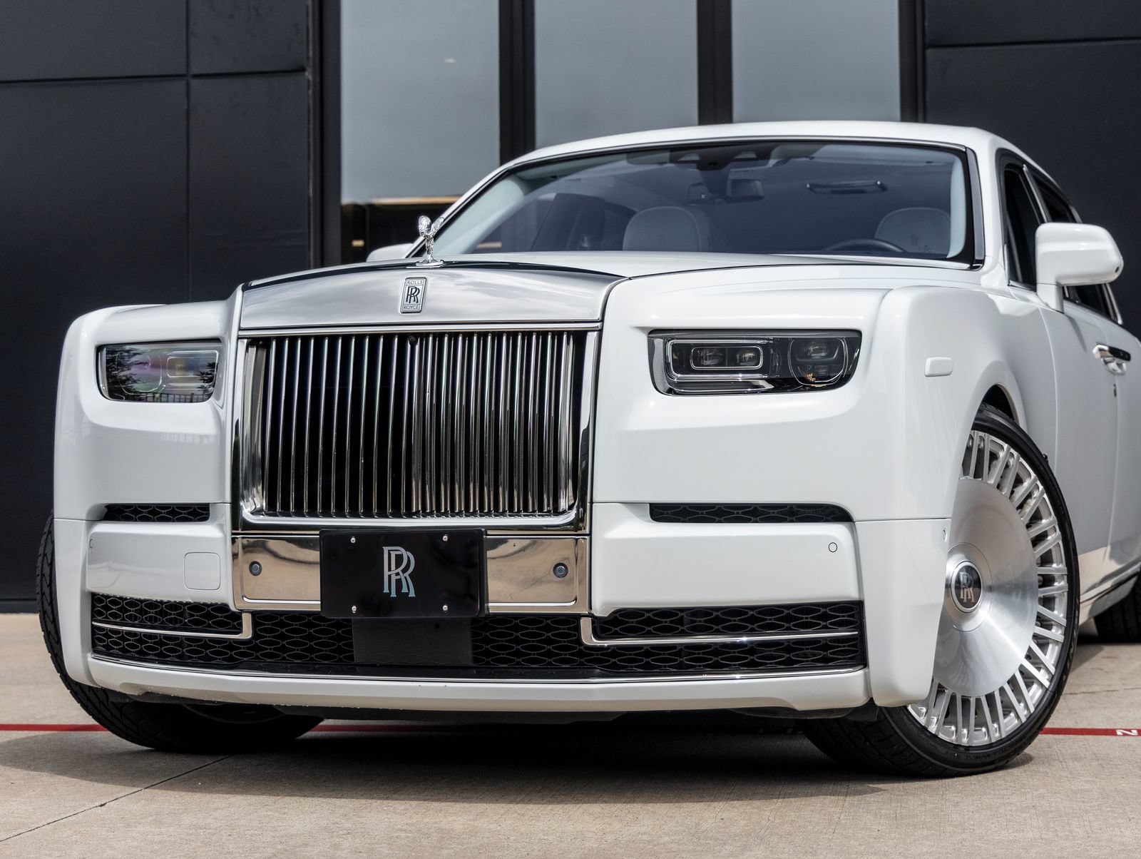 Used 2023 Rolls-Royce Phantom Extended Wheelbase w/ Leather Finishing Pack RWD image 6