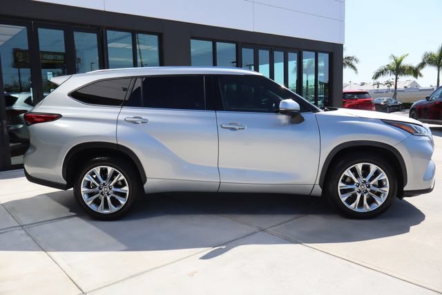 Used 2020 Toyota Highlander Limited FWD image 2