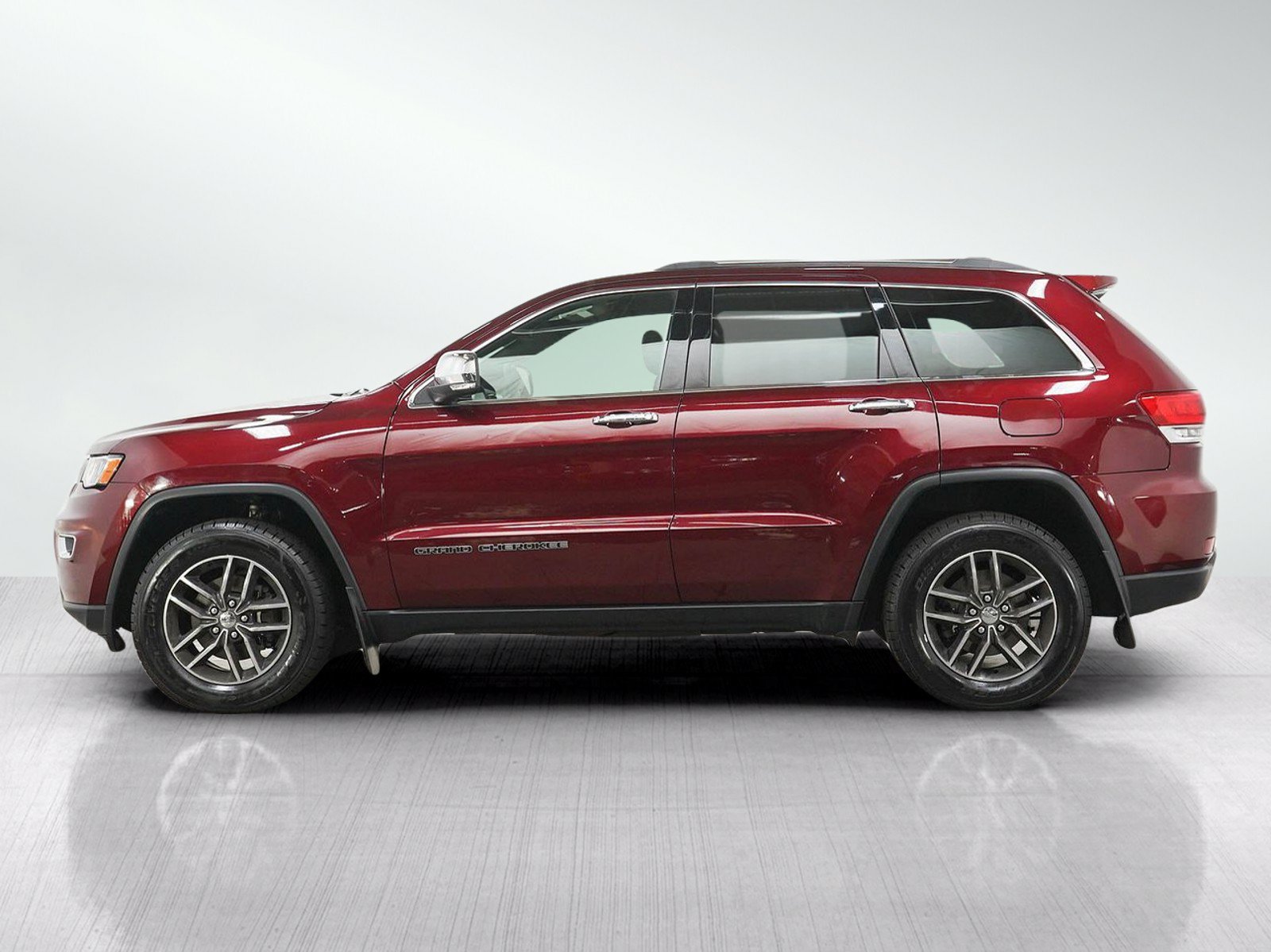 Used 2019 Jeep Grand Cherokee Limited w/ Trailer Tow Group IV AWD/4WD image 2