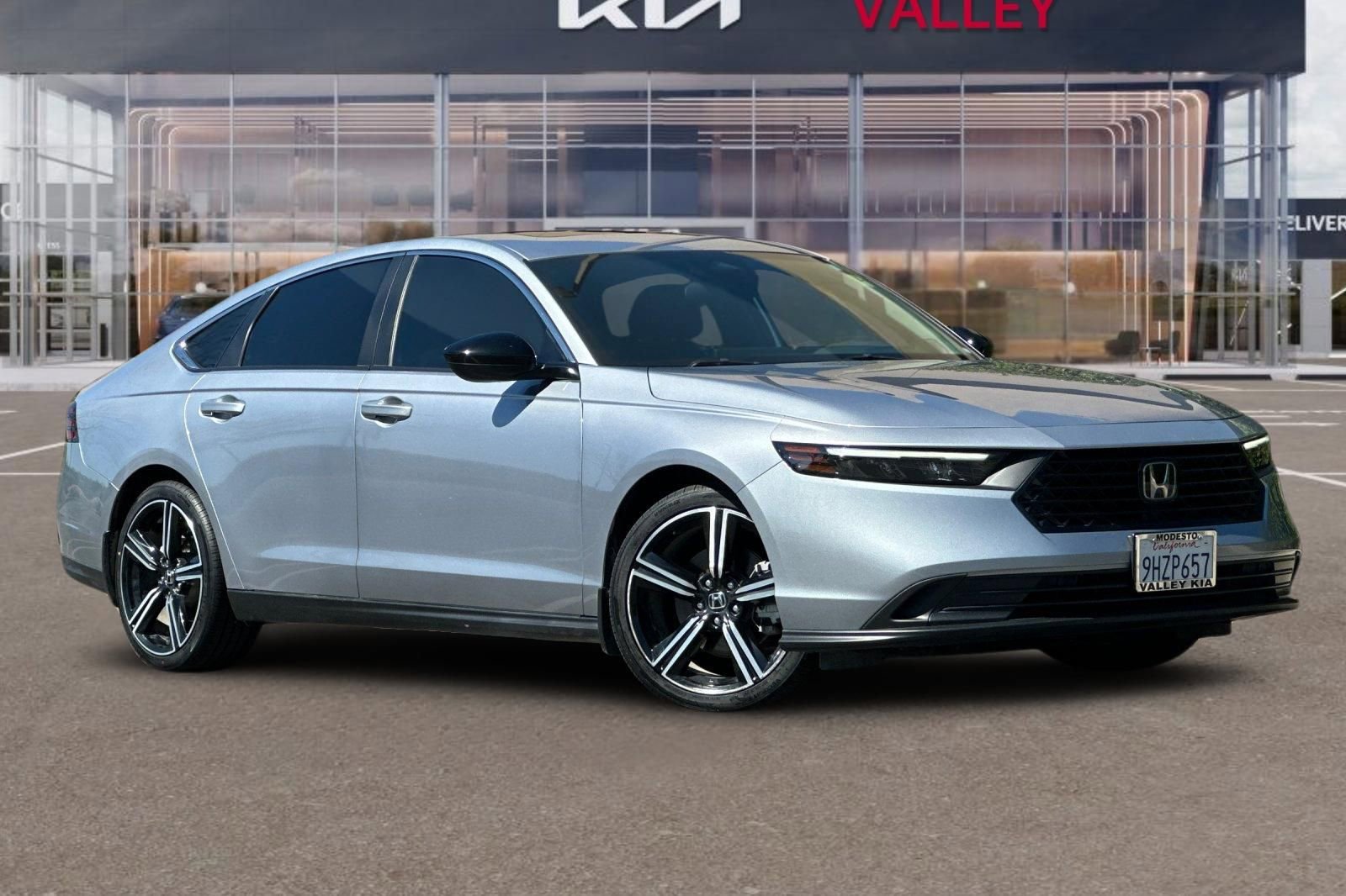 Used 2023 Honda Accord Sport image 2