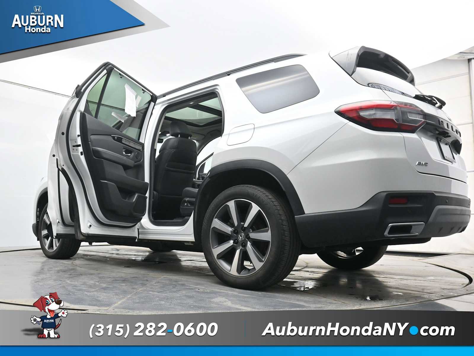 Used 2024 Honda Pilot Touring image 35