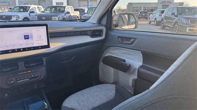 Certified 2025 Ford Maverick XLT image 19