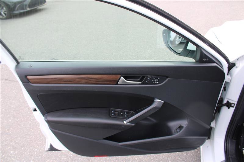 Used 2020 Volkswagen Passat 2.0T SEL image 13