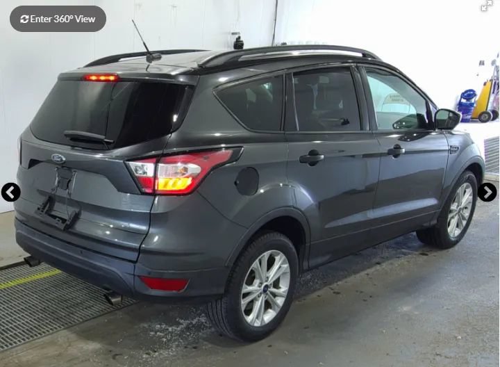Used 2018 Ford Escape SE FWD image 2