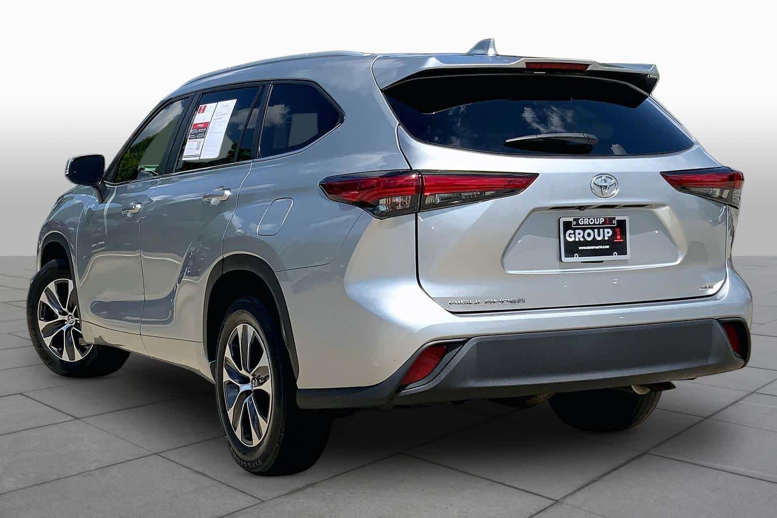 Used 2023 Toyota Highlander XLE FWD image 12