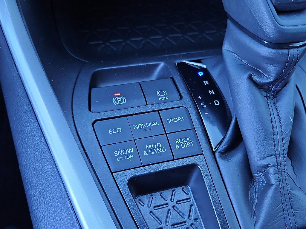 Certified 2023 Toyota RAV4 LE AWD/4WD image 20