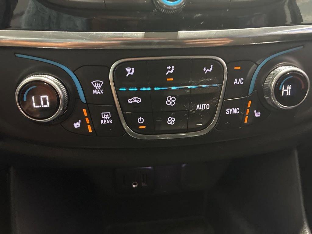 Used 2020 Chevrolet Traverse LT image 29