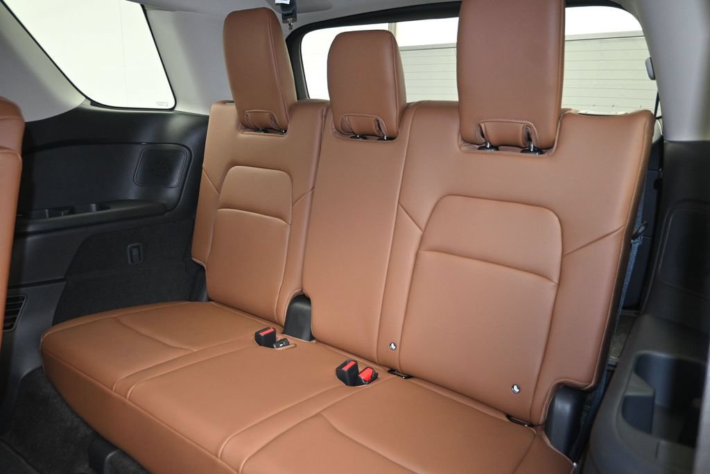 New 2026 Nissan Pathfinder Platinum AWD/4WD image 24