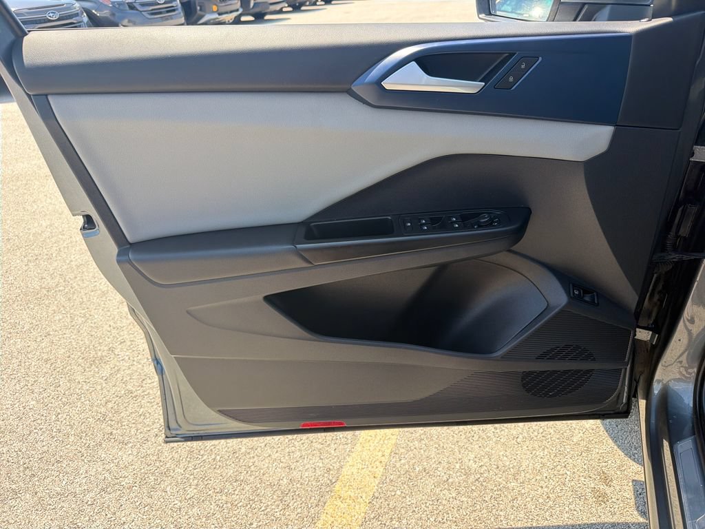 Certified 2022 Volkswagen Taos SE AWD/4WD image 9