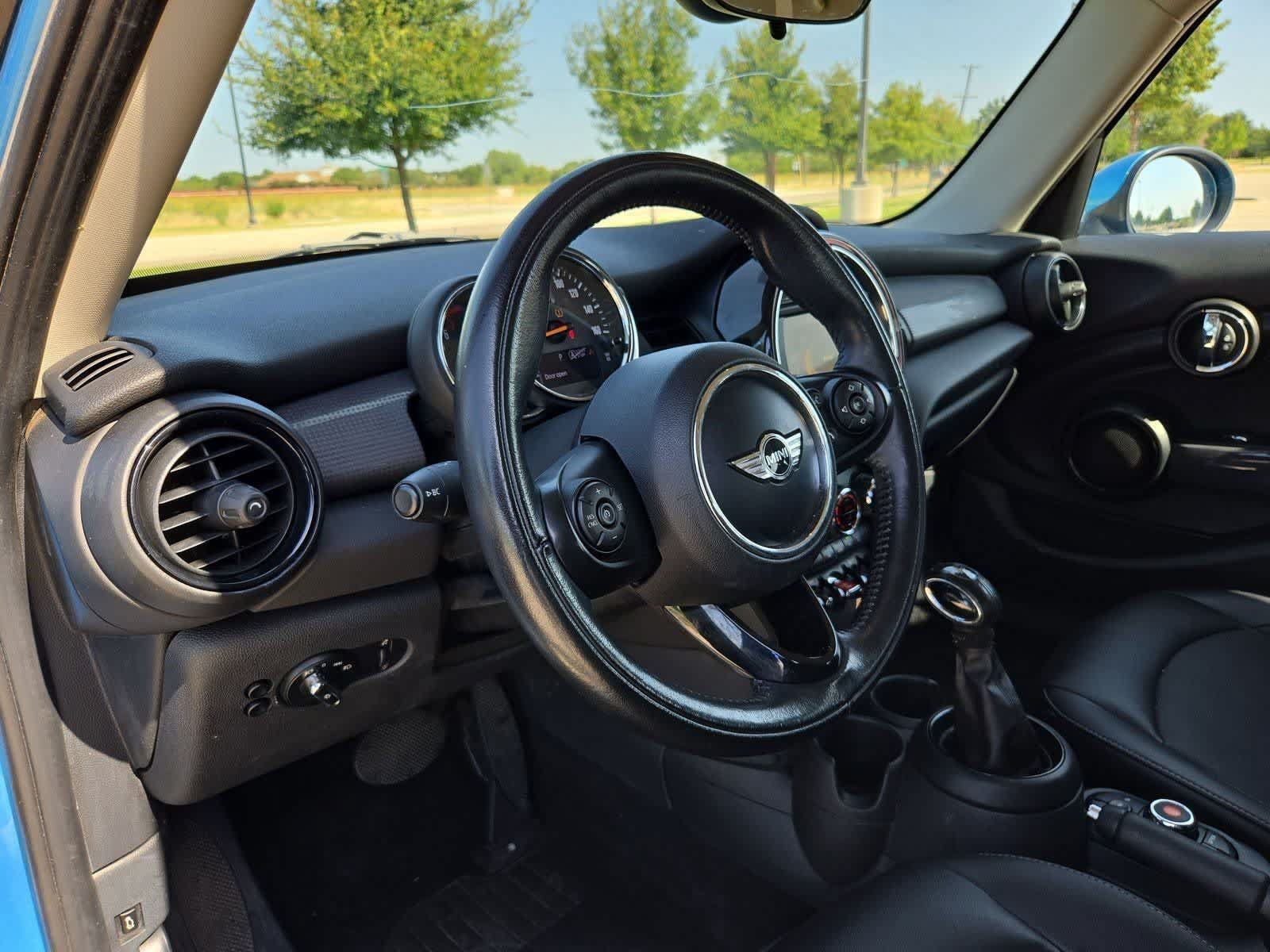 Used 2018 MINI Cooper 4-Door Hardtop FWD image 2