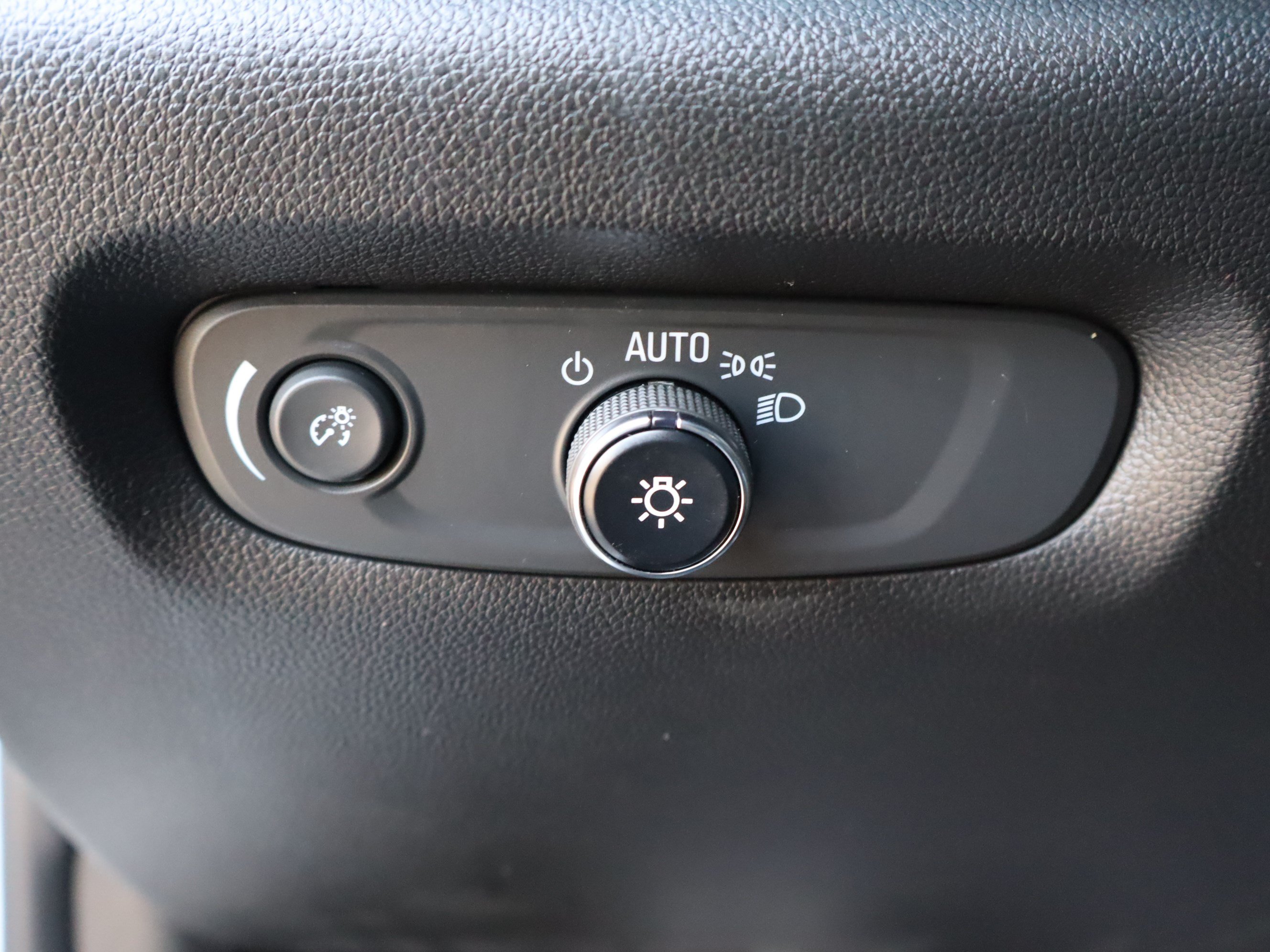 Used 2023 Chevrolet Traverse RS FWD image 19