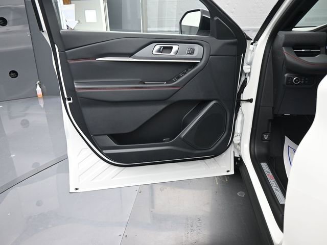 New 2026 Ford Explorer ST-Line w/ ST-Line Street Pack image 12