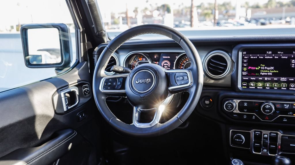 Used 2023 Jeep Wrangler Unlimited Sahara AWD/4WD image 18