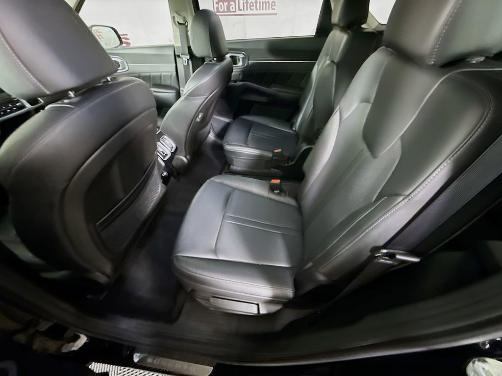 Certified 2023 Kia Sorento SX image 29