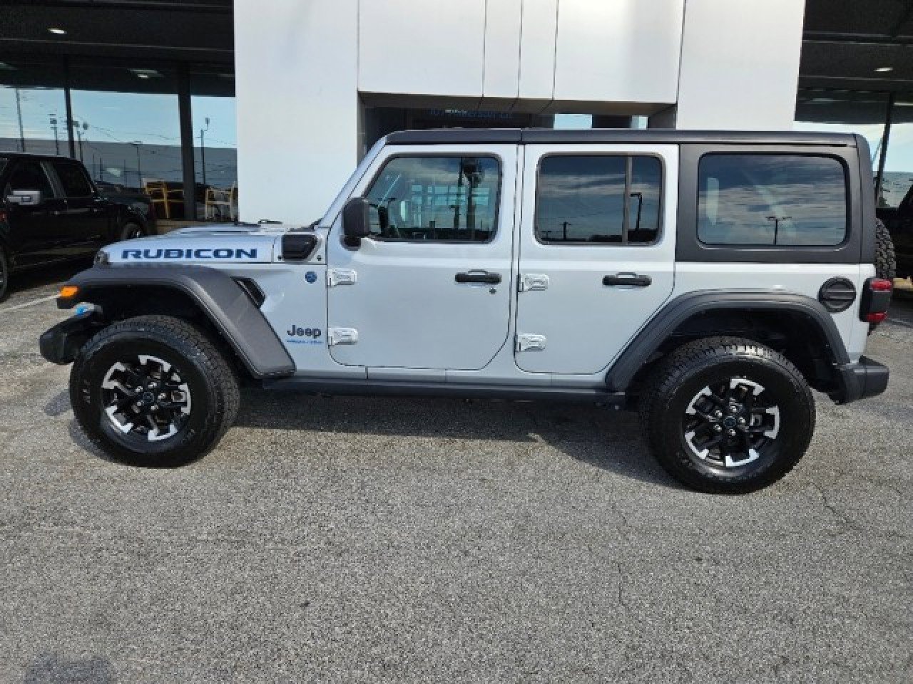 Used 2024 Jeep Wrangler Unlimited Rubicon 4xe image 3