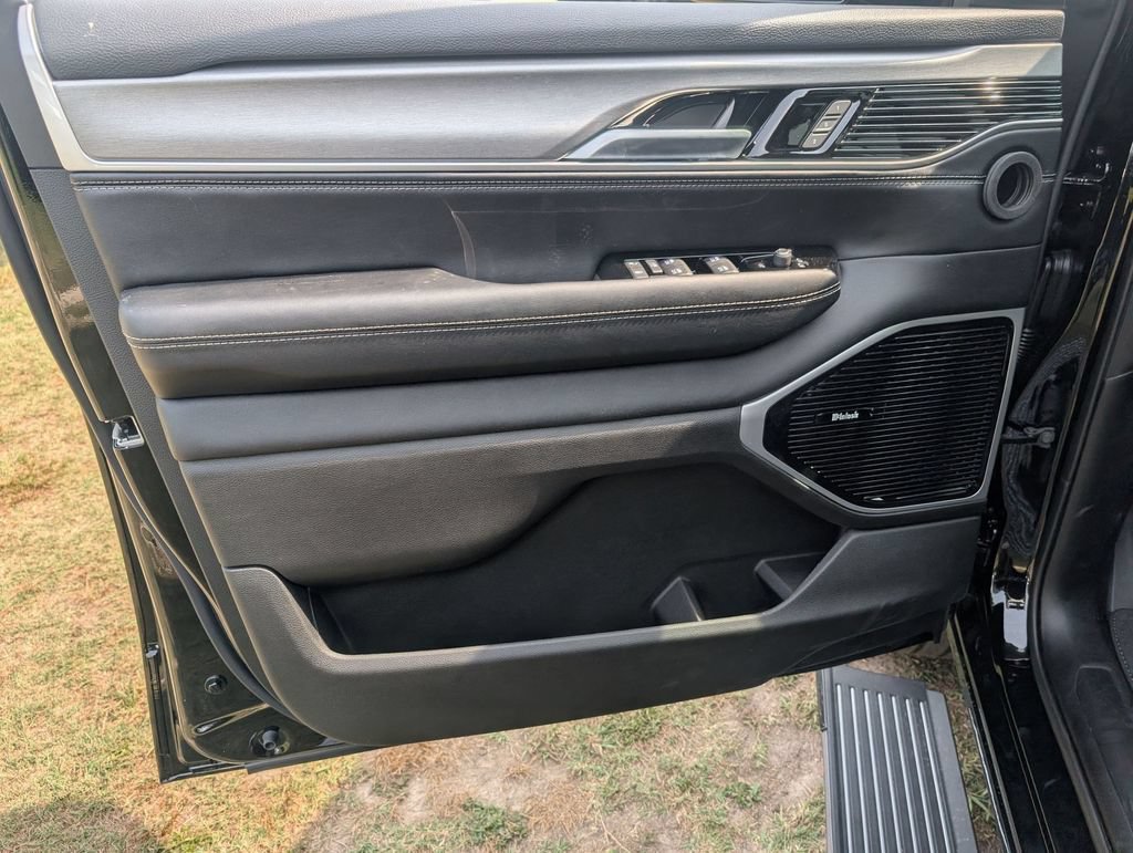 New 2026 Jeep Grand Wagoneer L Limited AWD/4WD image 9