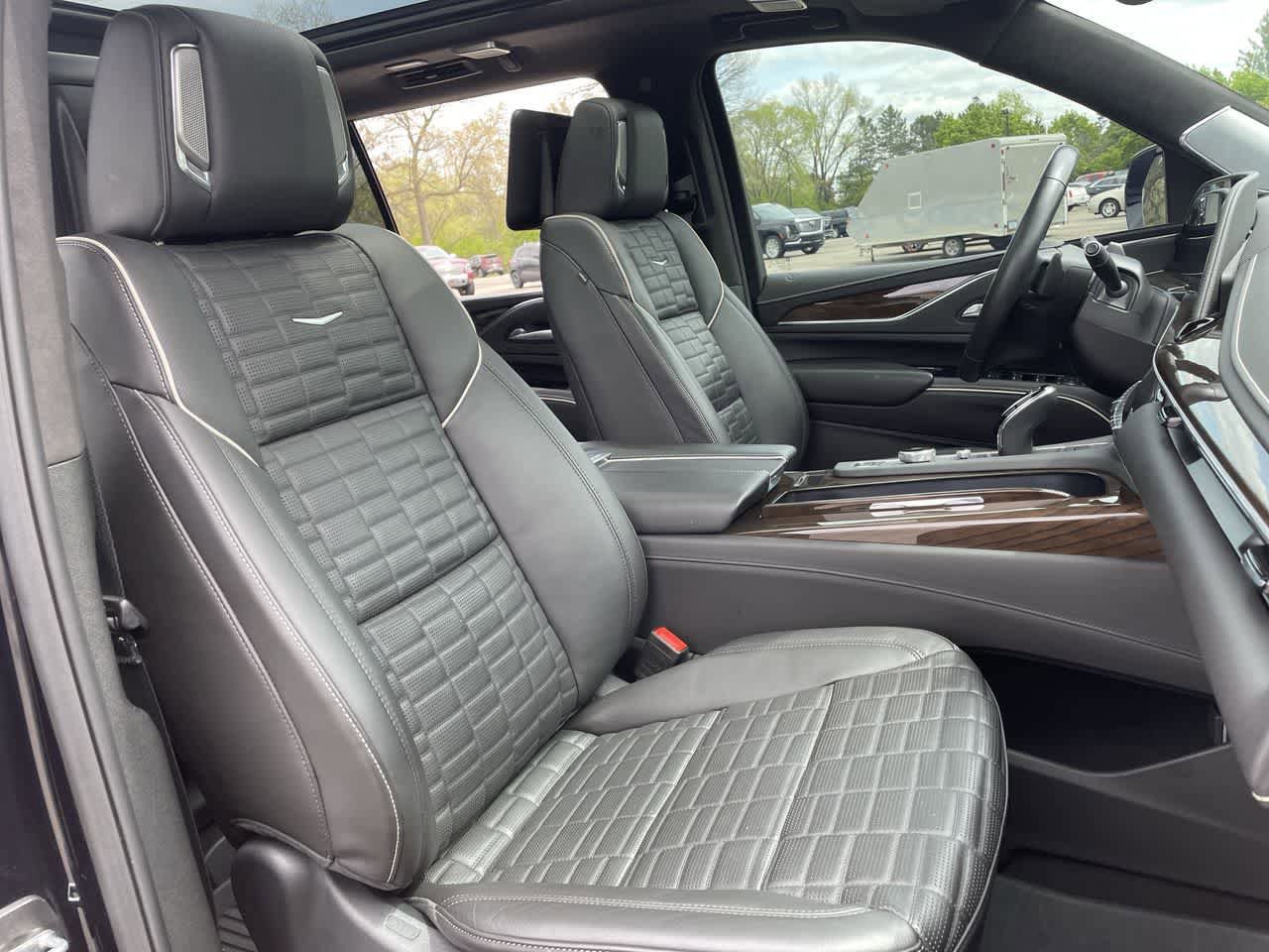 Used 2024 Cadillac Escalade ESV Sport Platinum w/ LPO, ONYX Package AWD/4WD image 14